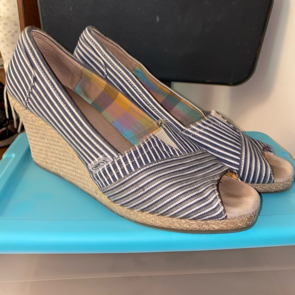 Toms open toe wedges